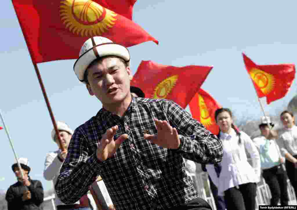 Ак калпак күнүнө байланыштуу майрамдык иш-чаралар өлкөнүн бардык райондорунда уюштурулду.