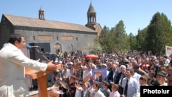 Armenia - Prosperous Armenia Party leader Gagik Tsarukian addresses a campaign rally in Aragatsotn region, 2May2012.