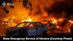 Унаслідок ударів РФ частково зруйновано приватний житловий будинок, пошкоджені сусідні оселі. Знищені кілька автомобілів 