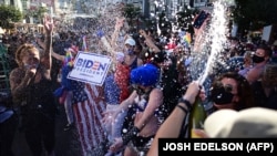 شور و خوشی امریکایی‌ها پس از اعلام برنده شدن جو بایدن در انتخابات ریاست جمهوری امریکا