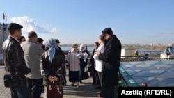 Шагыйрә Нәҗибә Сафина шигырьләрен укый