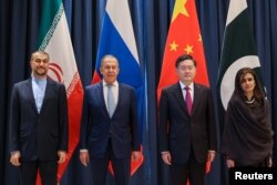 وزیر دولت در امور خارجه پاکستان٬ وزرای خارجهٔ چین٬ روسیه و ایران که در نشست سمرقند حضور یافته اند