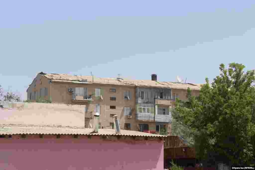 Многоэтажный жилой дом, построенный в советское время.