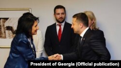 Президенти України та Грузії Володимир Зеленський (п) та Саломе Зурабішвілі (фото архівне)