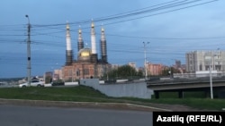 Төзелеп килүче Әр-Рәхим мәчете, архив фотосы