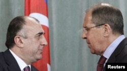 Russia -- Russia's Foreign Minister Sergei Lavrov (R) shakes hands with Azerbaijan's Foreign Minister Elmar Mammadyarov during a news conference in Moscow, 18Jul2011