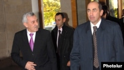 Armenia - President Robert Kocharian (R) and Defense Minister Mikael Harutiunian, 15 November 2007.