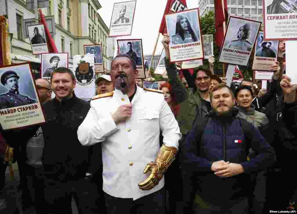 Станос &ndash; сполучення Сталіна (компартійний і радянський керівник часів Другої світової) й Таноса (негативний персонаж, який убив половину всесвіту в коміксах Marvel)