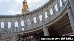 Arkadagda gurulýan 'iň uly metjit'