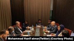 د افغانستان د بهرنیو چارو وزیر له خپل پاکستاني سیال سره