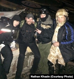 Натан Хазін (другий зліва) разом з іншими майданівцями під час Революції гідності