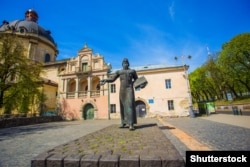 Пам'ятник Івану Федоровичу (Федорову) у Львові, який був встановлений у 1977 році. Іван Федорович (близько 1510–1583) – діяч східнослов'янської культури, один із перших східнослов'янських друкарів