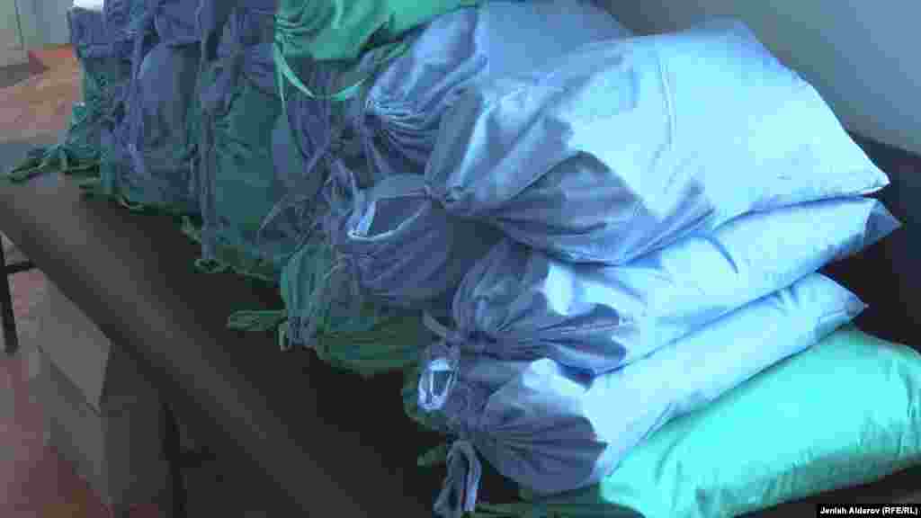 В этих мешках &ndash; средства индивидуальной защиты (СИЗ), предназначенные для медиков.