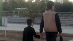 Garagumly ene-atalar bilen ýygnak geçirilip, 'düzgün bozan' okuwçylara jerime salynjakdygy duýdurylýar