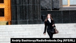 Хто визначатиме, що такий одяг для співробітниці Кабміну достатньо діловий?