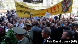 Демонстрація під час відзначення 50-х роковин окупації Чехословаччини