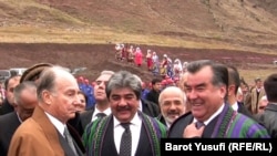 Раиси ҷумҳури Тоҷикистон ва раҳбари исмоилиёни ҷаҳон ҳини гузоштани таҳдоби як пул миёни Тоҷикистон ва Афғонистон