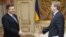Президент України Віктор Янукович та єврокомісар із питань розширення Штефан Філе
