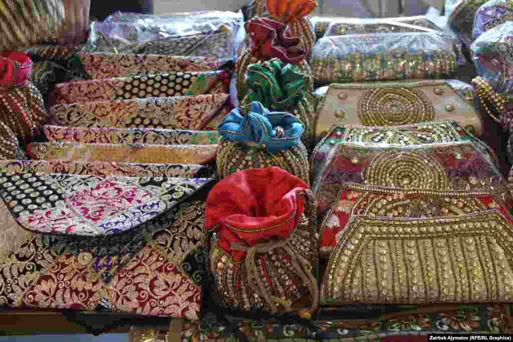 Уздар тиккен капчыктар.&nbsp;