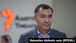 Равшан Жээнбеков.