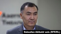 Равшан Жээнбеков.