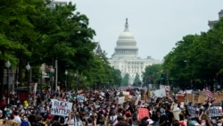 Вашингтондогу жүрүшкө оң миңдеген адамдар чыкты. 6-июнь, 2020-жыл.