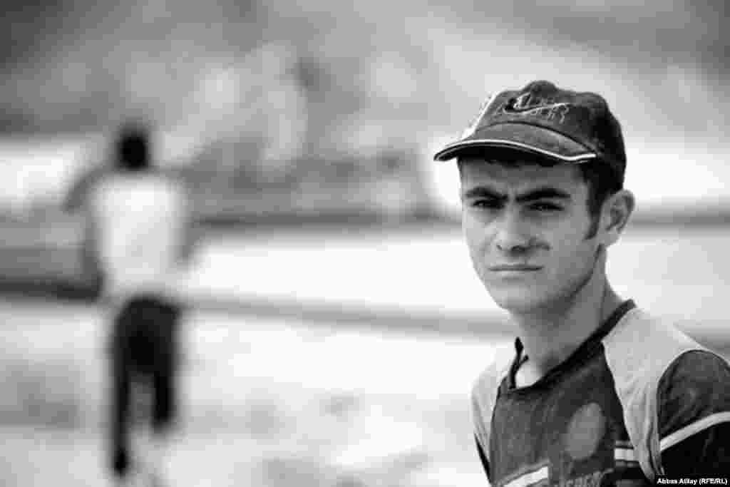 Таш майдалаган жайларда көбүнесе башка аймактардан жумуш издеп келгендер иштешет. 