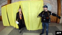 Украина -- Добуш берүүчү жайлардын бири, Донецк, 11-май, 2014.