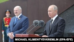 Բելառուսի նախագահ Ալեքսանդր Լուշակենկոն (ձախից) և Ռուսաստանի նախագահ Վլադիմիր Պուտինը (աջից), 30 հունիսի, 2020թ.