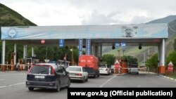 Бишкек-Ош унаа жолундагы Сосновка өткөрмө бекети. 