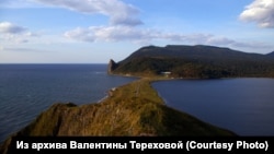 Граница Охотского моря и Лагунного озера. Остров Кунашир