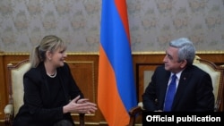 Նախագահ Սերժ Սարգսյանը հարցազրույց է տալիս «Հյուրիեթ»-ի թղթակից Ջանսու Չամլըբելին, լուսանկարը՝ նախագահականի