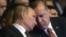 Президент Росії Володимир Путін (ліворуч) та президент Туреччини Реджеп Таїп Ердоган під час зустрічі в Стамбулі. 10 жовтня 2016 року