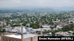 Новая мечеть в Оше у подножия Сулейман-горы, 2011 г.