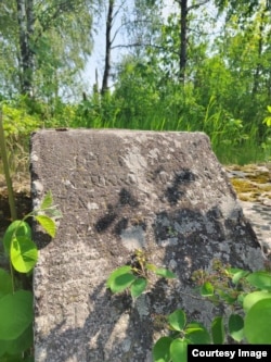 Таким был раньше памятник в Ихантала