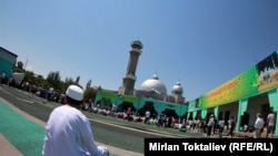 Центральная мечеть в Бишкеке.