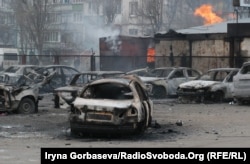 Наслідки ракетного обстрілу російськими гібридними силами мікрорайону «Східний» Маріуполя, що був здійснений 24 січня 2015 року