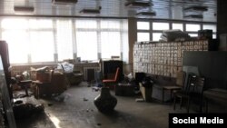 Розгромлена бойовиками бібліотека Східноукраїнського університету імені Володимира Даля, Луганськ, 2015 рік