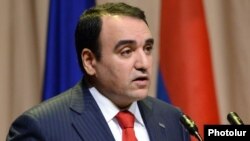 Արթուր Բաղդասարյանը ելույթ է ունենում «Օրինաց երկիր» կուսակցության համագումարում: 22-ը դեկտեմբերի, 2012թ.