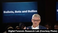 Carl Bildt, former prime minister and foreign minister of Sweden (file photo)