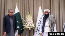 وزیر داخله حکومت طالبان، سراج‌الدین حقانی همراه با وزیر داخله پاکستان سید محسن نقوی در کابل