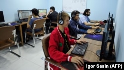 Aşgabatda kibersportlary boýunça 2018-nji ýylda geçirilen bäsleşikden bir pursat. Arhiw suraty. 23-nji sentýabr, 2018 ý. Aşgabat, Türkmenistan. 