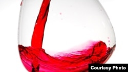 По сравнению с винами южных стран, в чешских в большей мере присутствует кислинка, а их цвет - более насыщенный