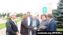 Алесь Шутаў — другі справа