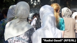 Тажик окуучу кыздары