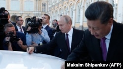 Владимир Путин и Си Цзин Пинь на открытии завода Haval в Туле в 2019 году