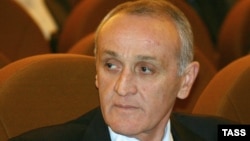 Некоторые после победы Анкваба в первом туре парламентских выборов предполагали, что он вступит в борьбу за руководящие посты в парламенте