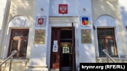 Бакчасарай (орусча Бахчисарай) шаар аталышы Кырым жарым аралындагы кырым-татар топонимдеринин анча-мынча гана сакталып калгандарынын бири болуп саналат.  Ал шаар 2014-ж. бери баскынчы орусиялык бийликтердин убактылуу карамагында калган. 2021-жылдын октябры.