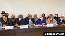 "Интербилим" уюму өткөргөн тегерек үстөлүн катышуучулары. 