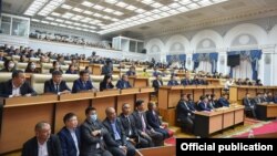 Президенттик администрациянын кызматкерлери Акылбек Жапаров менен жыйын учурунда. 16-октябрь, 2021-жыл 